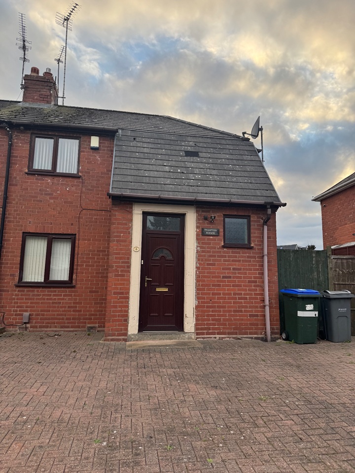 2 Bed Semi-Detached House, Holland Road, B43, N1 7GU