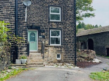 2 Bed End Terrace, Carr Lane, OL3