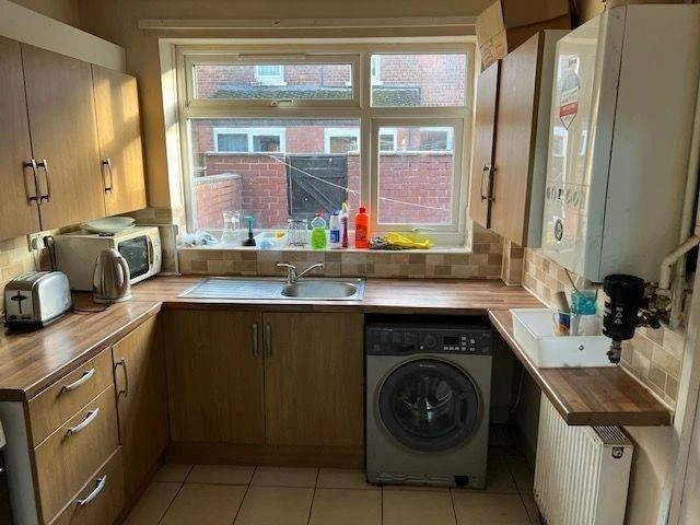 Additional image 2 of Room in a Shared House, Tarnbrook Walk, M15, N1 7GU