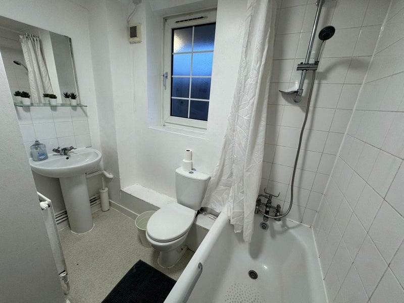 Additional image 4 of Room in a Shared Flat, Cambridge Heath Road, E2, N1 7GU