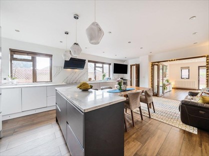 4 Bed Detached House, Manor Road, RG24
