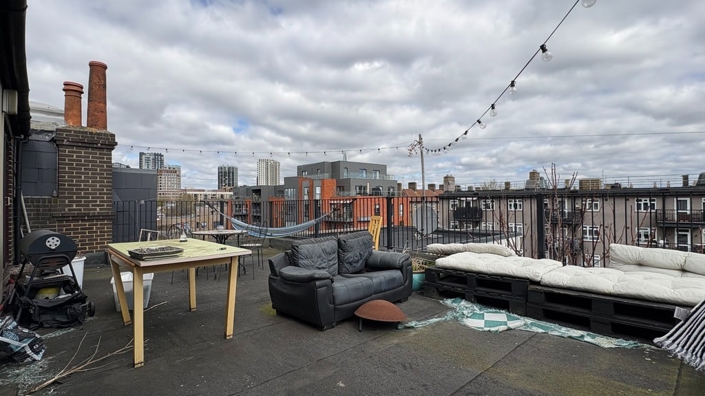 3 Bed Flat, Laugan Walk, SE17, N1 7GU