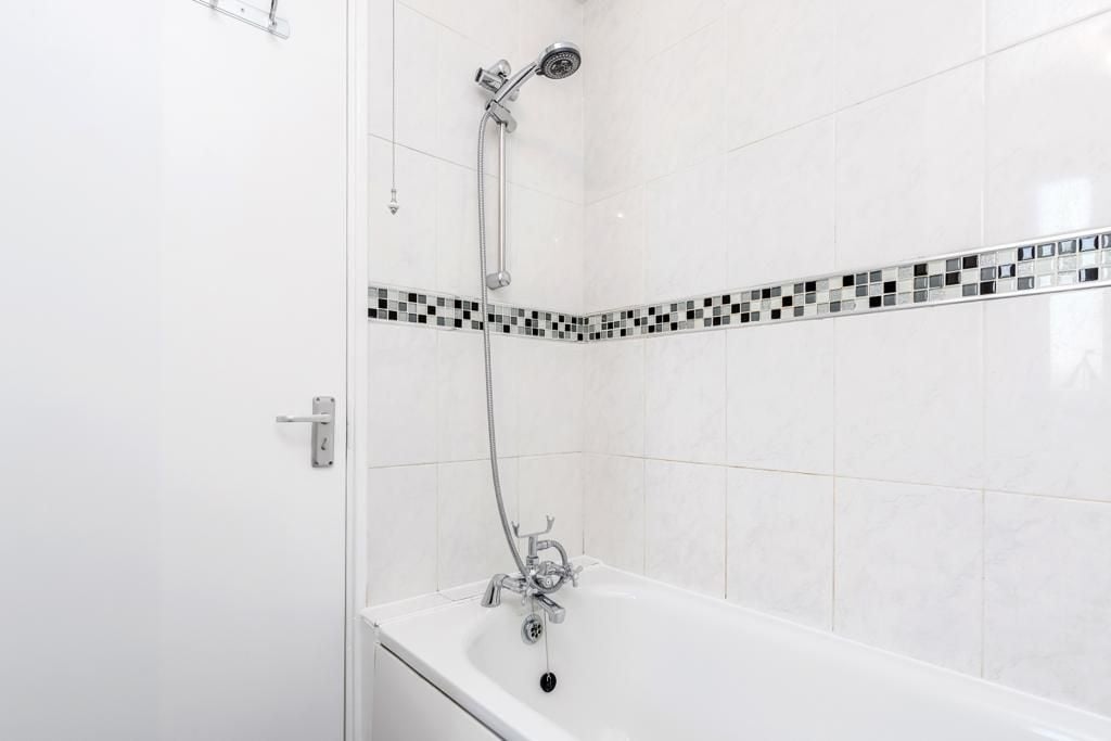 Additional image 11 of 2 Bed Maisonette, Cable St, E1W, N1 7GU