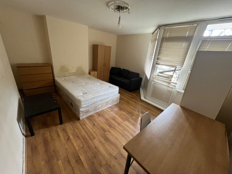 Room in a Shared Flat, Commercial Road, E1, N1 7GU