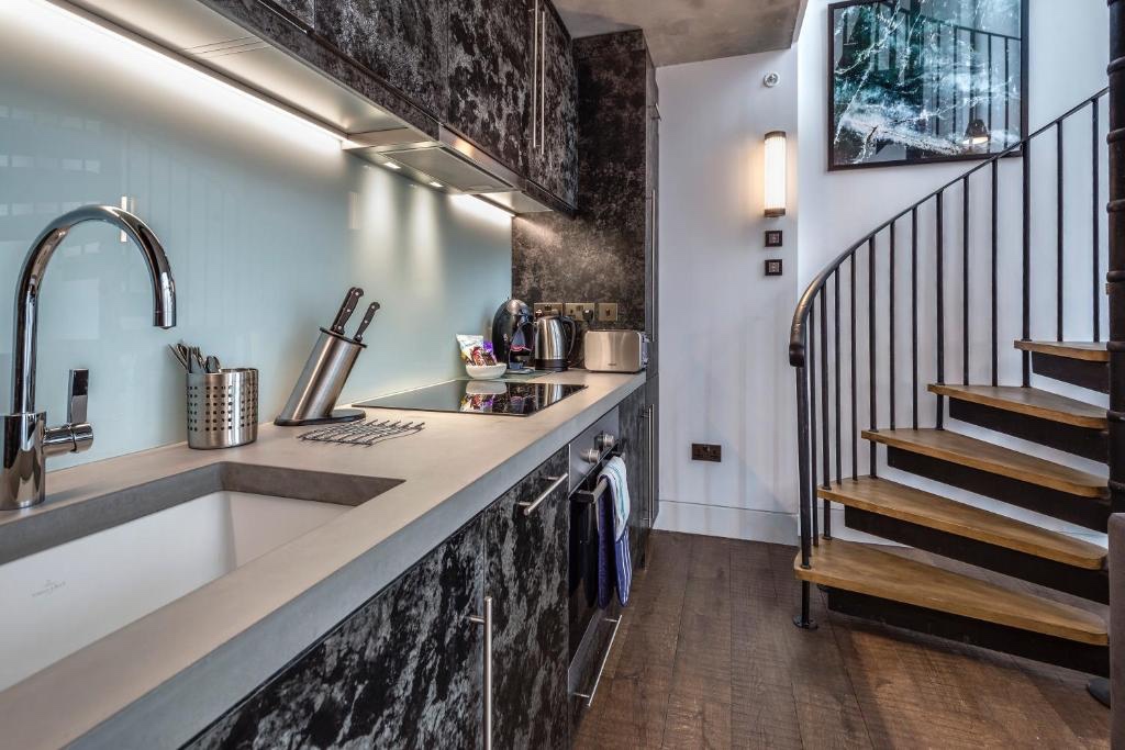 Additional image 2 of 2 Bed Flat, Bourchier St, W1D, N1 7GU