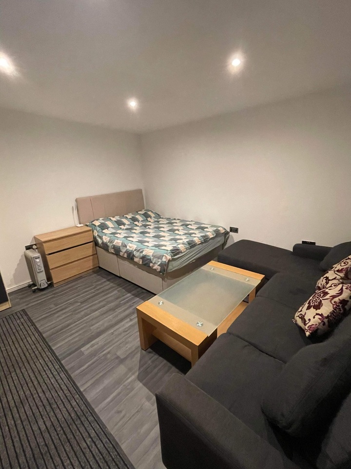 Studio Flat, Manchester, M14, N1 7GU