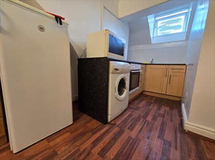 1 Bed Flat, Sheil Road, L6