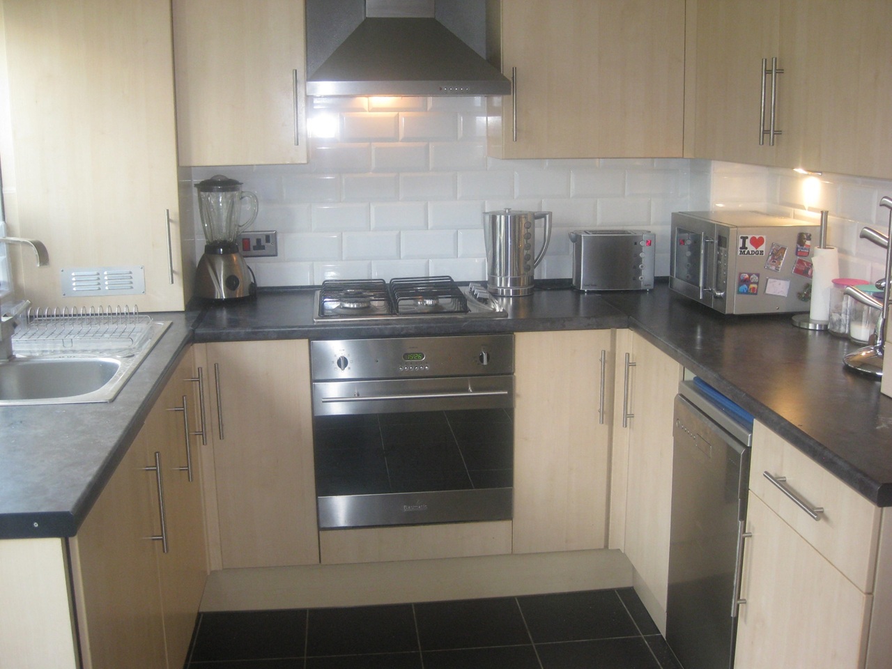 2 Bed Terraced House, Bishops Way, E2, N1 7GU
