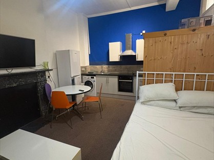 Studio Flat, Dewsbury, WF13