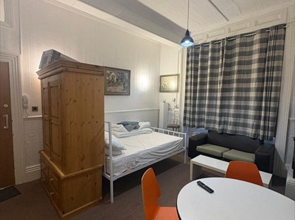 Studio Flat, Dewsbury, WF13