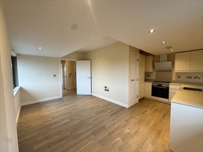1 Bed Flat, Cleeve Road, KT22