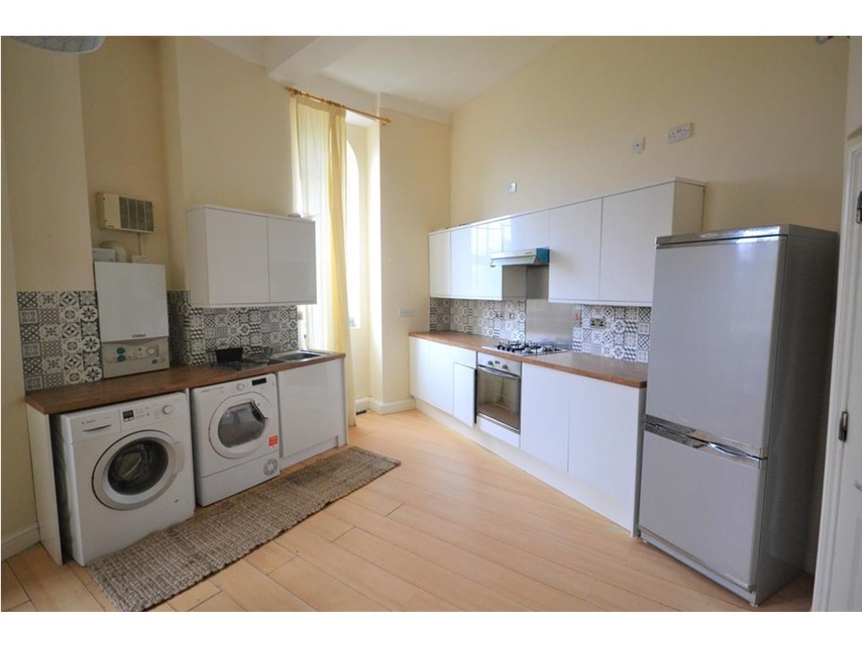 Reading - 2 Bed Flat, Tilehurst, RG30 - To Rent Now for £1,450.00 p/m