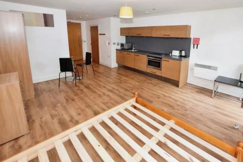 Studio Flat, Vallea Court, M4, N1 7GU