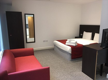 Studio Flat, Somerville House, TW3