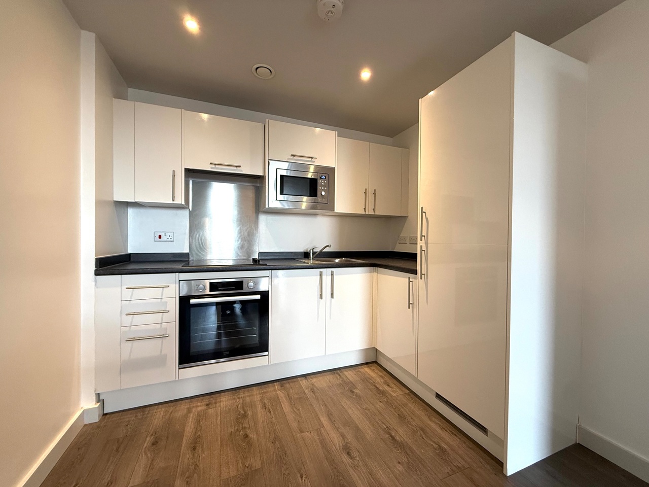 2 Bed Flat, Neptune Place, L8, N1 7GU