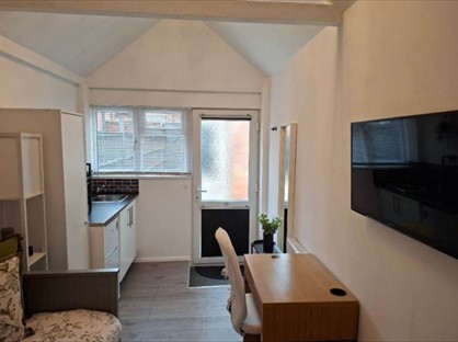 Studio Flat, Overstone Road, LU4