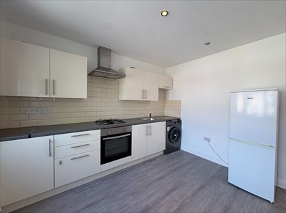 2 Bed Flat, Perry Gardens, N9