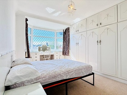 4 Bed End Terrace, Queenborough Gardens, IG2