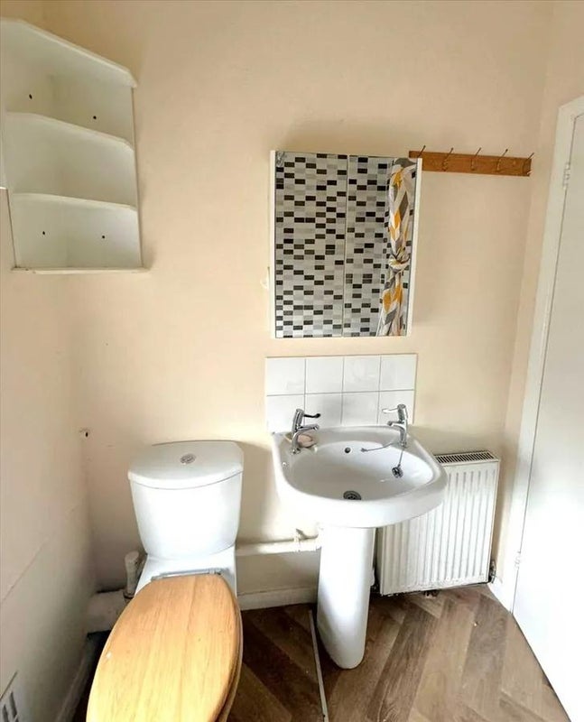 Additional image 10 of 2 Bed Flat, Commercial Road, E1, N1 7GU