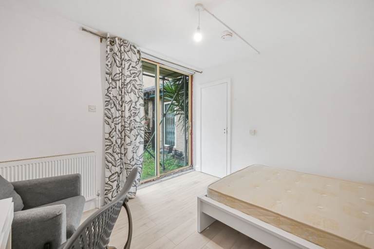 Additional image 4 of Room in a Shared House, Cape Yard, E1W, N1 7GU