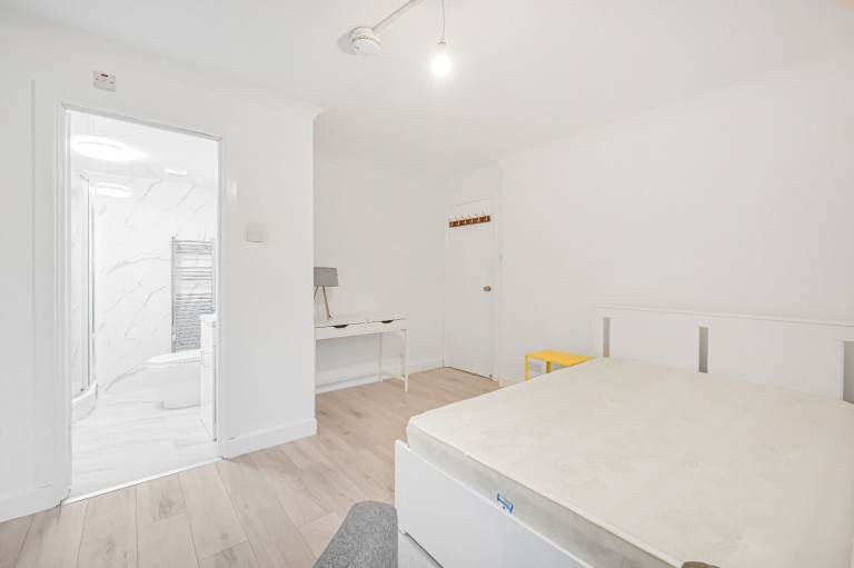 Additional image 7 of Room in a Shared House, Cape Yard, E1W, N1 7GU