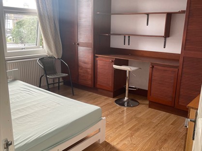 Room in a Shared House, Wards Road, IG2