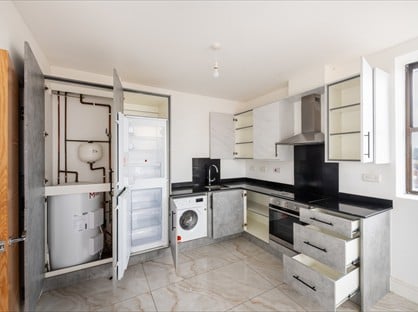 2 Bed Flat, Wiltshire Court, SN1