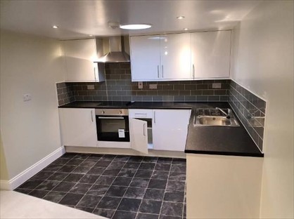 2 Bed Flat, High Street, SP10