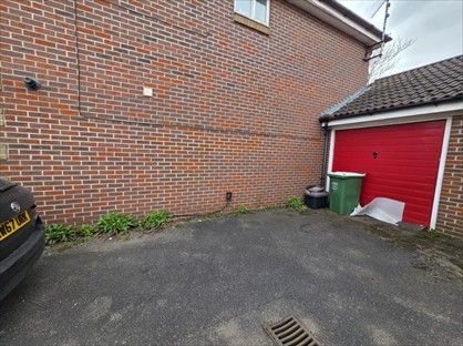 2 Bed Flat, Snipe Close, DA8