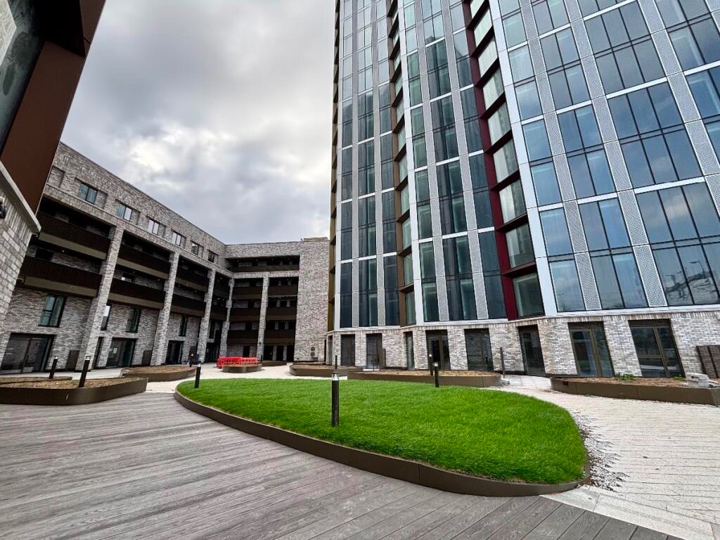 Manchester - 2 Bed Flat, Dantzic St, M4 - To Rent Now for £1,500.00 p/m