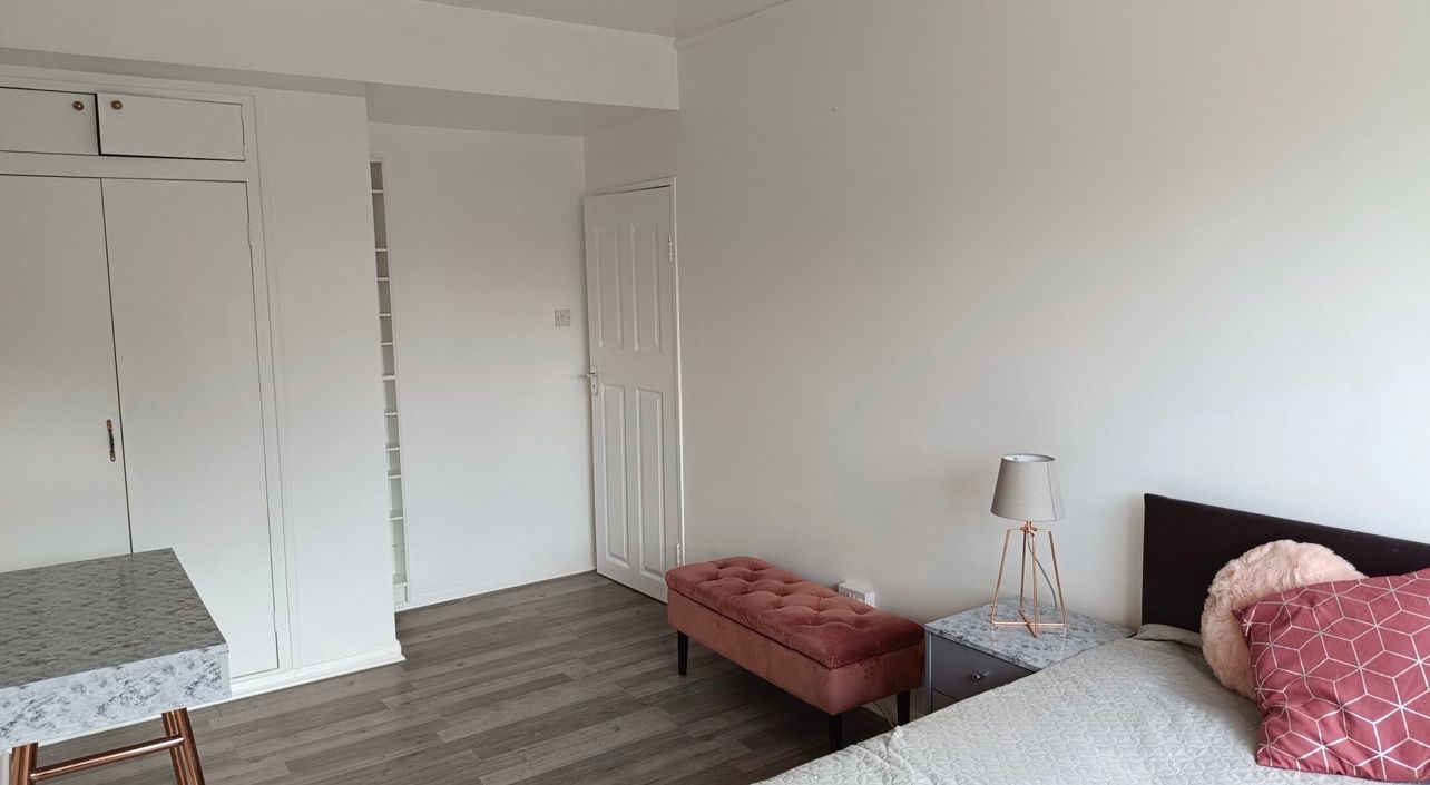 3 Bed Flat, Chaucer House, SW1V, N1 7GU