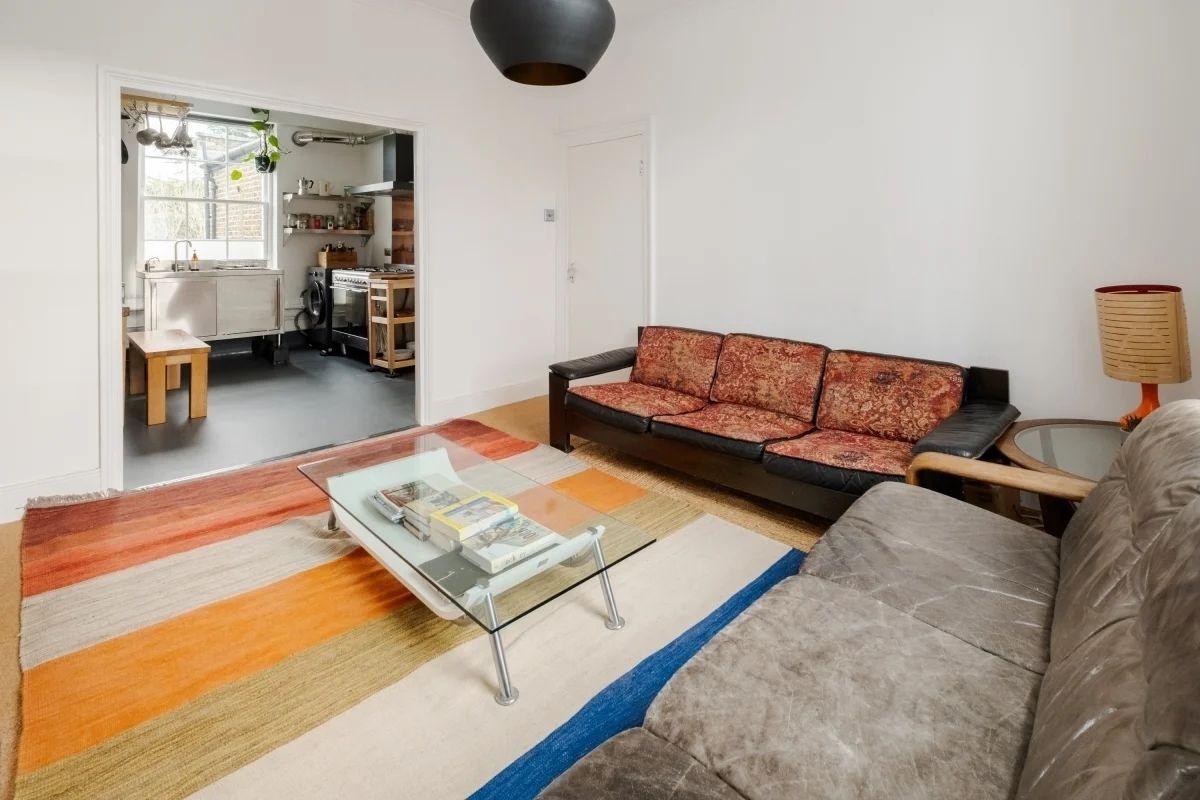 2 Bed Flat, Albion Drive, E8 photo 3