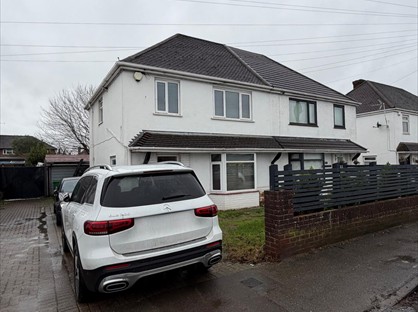 3 Bed Semi-Detached House, Bath Road, SL1
