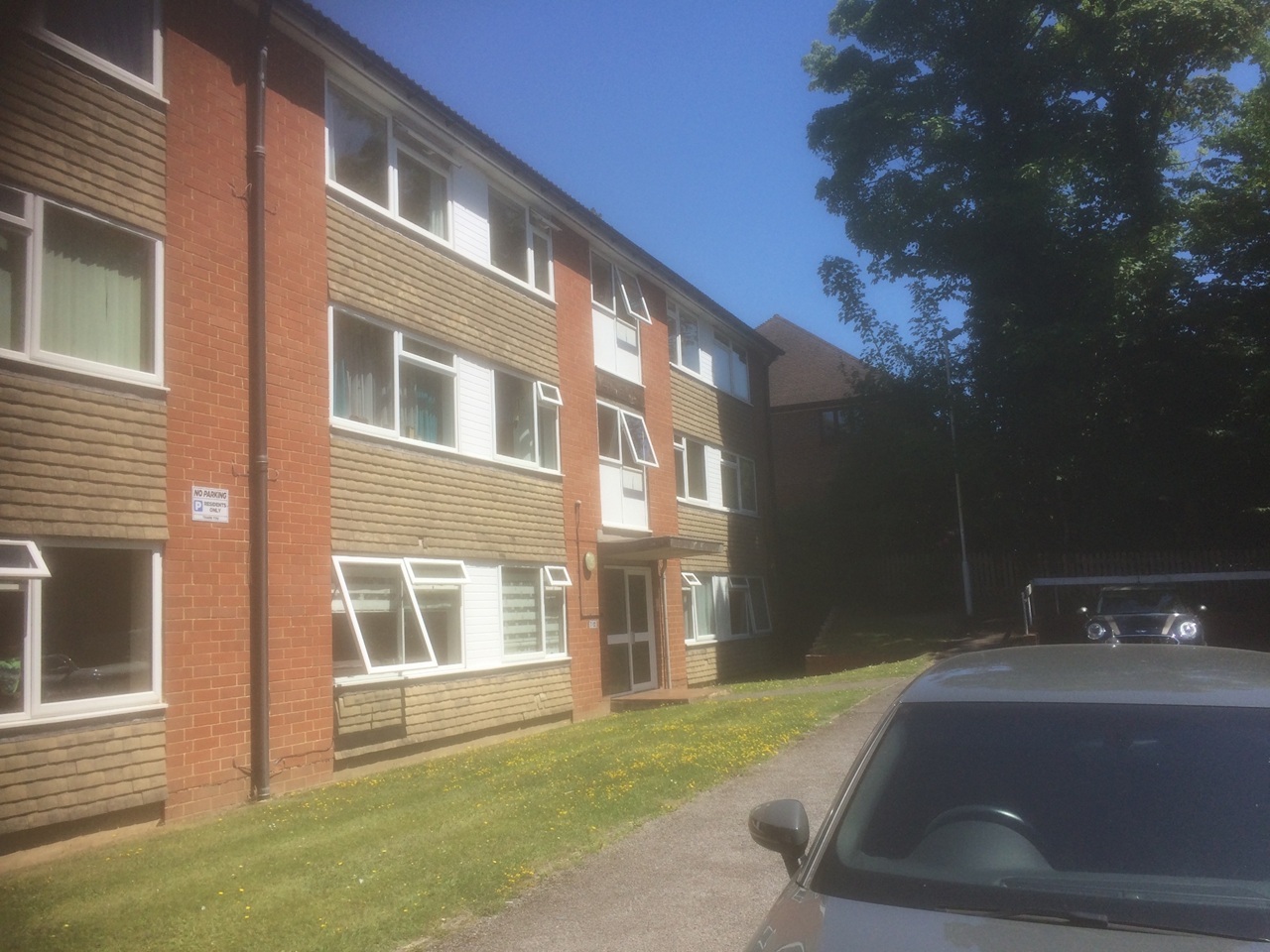 East Grinstead - 2 Bed Flat, St George's Court, RH19 - To Rent Now for ...
