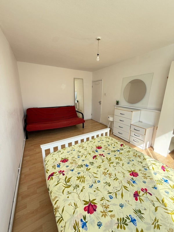 London - Room in a Shared Flat, Lubbock House, E14 - To Rent Now for £ ...