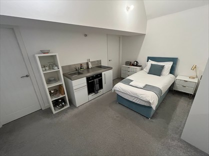 Bedsit, Plants Yard, S80