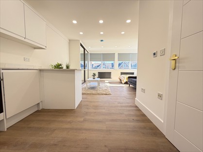 Studio Flat, Cardiff Road, LU1