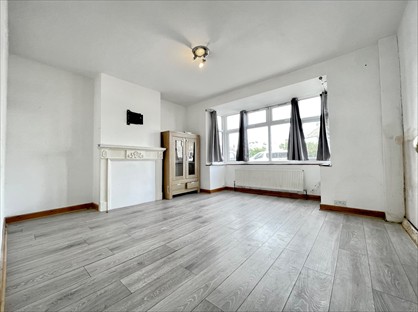 2 Bed Terraced House, Levine Gardens, IG11