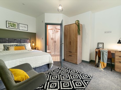 Room in a Shared House, Manchester Road West, M38