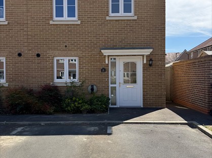 3 Bed Semi-Detached House, Potters Way, PO21