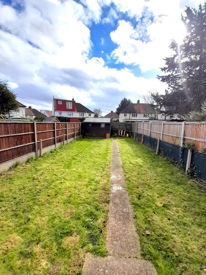 Hayes - 3 Bed Semi-Detached House, Stuart Crescent, UB3 - To Rent Now ...