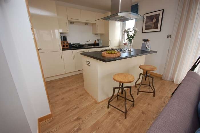 3 Bed Flat, Hesperus Broadway, EH5 photo 4