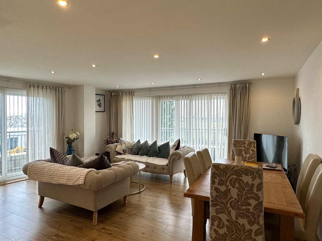 3 Bed Flat, Hesperus Broadway, EH5 photo 2
