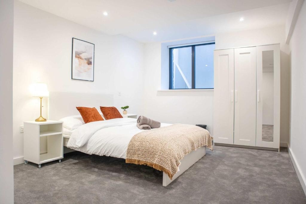 Additional image 4 of 4 Bed Flat, London, NW1, N1 7GU