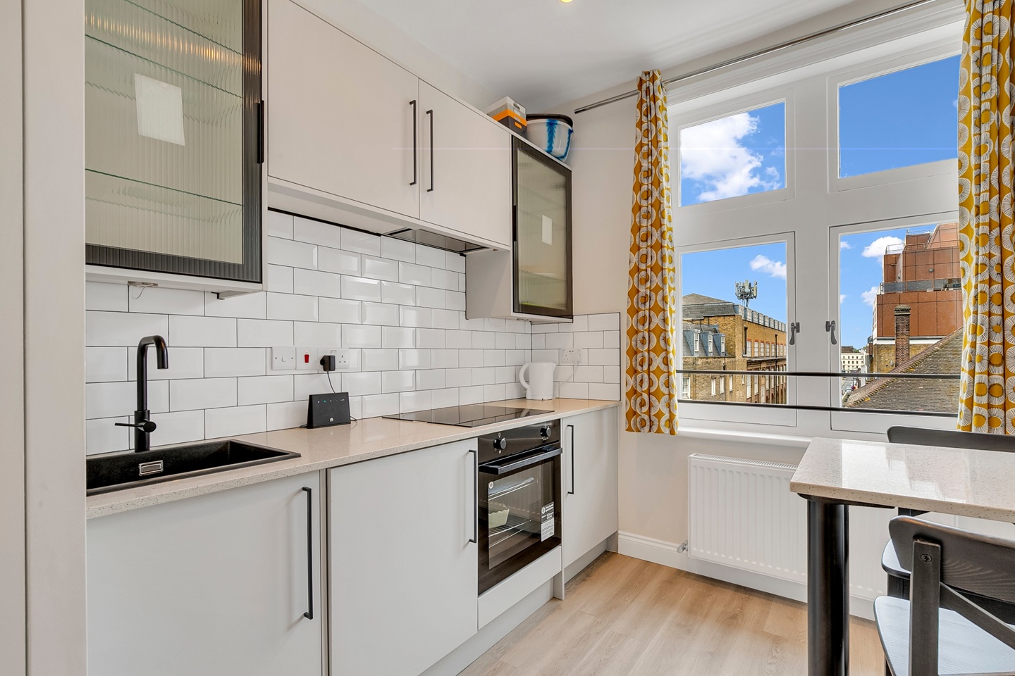 Studio Flat, Edgware Road, W2 photo 2