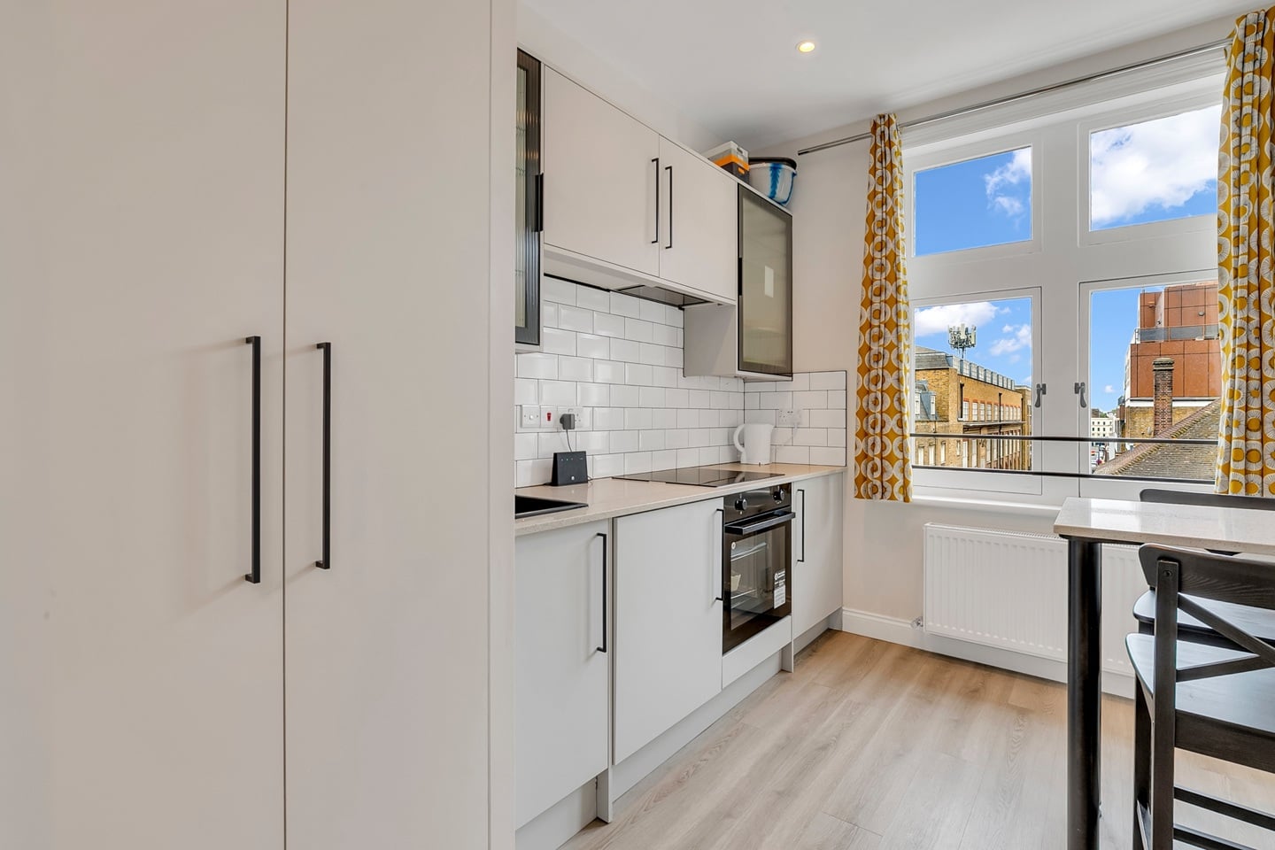 Studio Flat, Edgware Road, W2 photo 5
