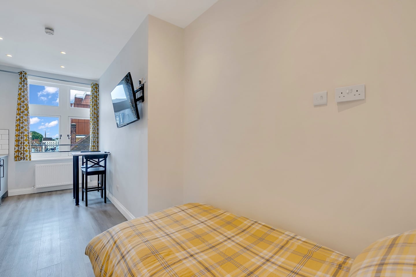 Studio Flat, Edgware Road, W2 photo 4