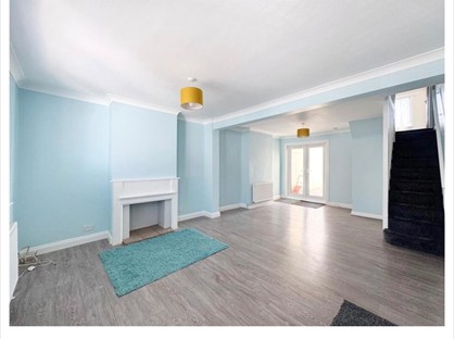 3 Bed Terraced House, Saxton Street, ME7