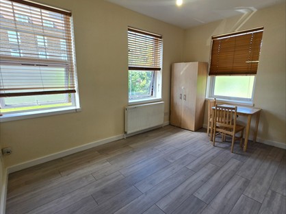 Studio Flat, Larkhall Lane, SW4