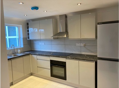 2 Bed Flat, Chilworth Court, RH1